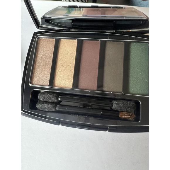 Chanel Trait de Caractere Eyeshadow Palette 5-Color Shadows .9g (31oz) - Picture 4 of 6